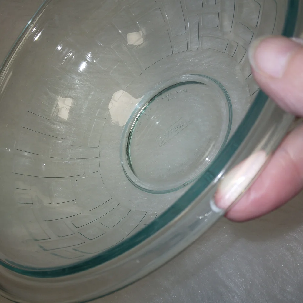 Pyrex Geometric Rectangles 2.5 Quart Clear Mixing Bowl 325 Made In USA.
